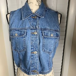 Women’s Denim Vest sz lg but fits like a med.